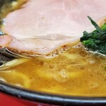 ラーメン 杉田家 - ラーメン 並(近景)