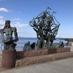 界 アンジン - 三浦按針の像