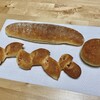 グラマーペイン - 料理写真:玄米パンとベーコンエピとカンパーニュチーズ