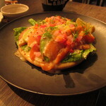 ザ ルーム コーヒー&バー - サーモンとアボカド半熟玉子のサラダのピタパン