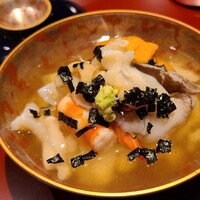 祇園 にしかわ - ⑮海鮮餡掛け丼【黒鮑、蝦夷法螺、鳥貝、車海老、蝦夷馬糞雲丹、鮟肝など】
                    貝類盛り沢山ですが各々を染々と味わいたい派なのでそこまでテンション上がらず