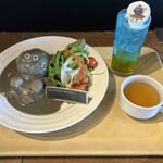 ルイーダの酒場 - はぐれメタルのスパイシーカレー、1,600G・ホミロットのお助けベホマラードリンク、600G