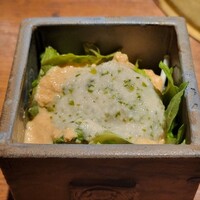 和牛とタン 焼肉 とみ 新橋本店 - とみちゃんサラダ
