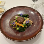 ラ・トゥーエル - ❽昆布じめた仔牛のヒレ、仔牛のコンソメ、春野菜。