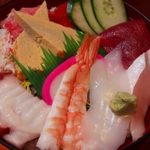 竹乃浦 飛翔閣 - ちらし寿司は、カンパチ、マグロ、イカ、エビ、タコなど