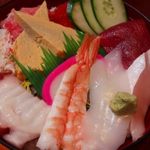 竹乃浦 飛翔閣 - ちらし寿司は、カンパチ、マグロ、イカ、エビ、タコなど