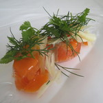 アーリア ディ タクボ - 北海道産時鮭(雌)のカルパッチョ、ハーブと共に2