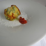 アーリア ディ タクボ - 風の丘ズッキーニのフリタッータ アラビアータ・ソースとパルミジャーノ・チーズで1