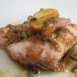 アーリア ディ タクボ - 三重県松坂豚の炭火焼き アンチョビバター・ソース2