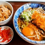 げんき家 - 定番天ぷらそば玉子トッピング、半肉煮丼