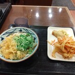 丸亀製麺 - かけうどん並とかき揚げ＆磯部揚げ