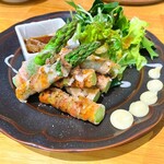 Robata Den - アスパラ豚巻き炭焼