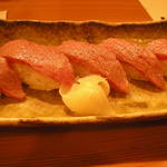 Kantokan - 牛の炙り寿司