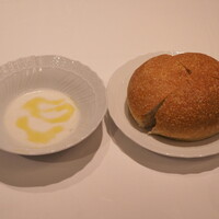 La Brianza - フォカッチャ　柚子胡椒とココナッツのソース