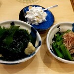和ごはん一献 丸屋 - おひたし＆生わかめ＆数の子チーズ和え
