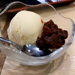 和ごはん一献 丸屋 - 酒粕に漬けたレーズンを添えたアイス