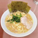 横浜らーめん 本牧家 本店 - らーめん 並