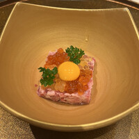 恵比寿 うしみつ - 黄金ユッケ