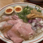 セアブラノ神 - ☑️味玉背脂煮干しそば。チャーシューはレア。