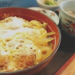 三寿保 - カツ丼セット(￥800)。蕎麦は一口サイズよりも多いのでお得！