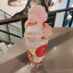 Cafe 17::F Ice Cream Parlor - さくらパフェ