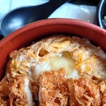 旨いとんかつ あけと - とんかつの下のご飯にとじたたまごがかけられてます