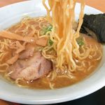 駅前旅館 - ラーメンの麺