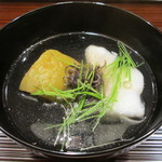 うなぎ料理 澤正 - 賀茂茄子、鱸、芽葱、絞り生姜の椀物