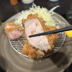 とんかつ瓢 - 厚みがあるけど、めちゃくちゃ柔らかい♪