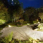 Nihon Ryouri Shiki - ライトアップされた日本庭園