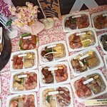 久田屋 - 料理写真:内観。惣菜も人気