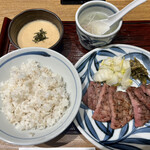 Sendai Gyuutan Aoba - テールスープがつくねになっていた。世知辛い