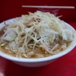 ラーメン二郎 三田本店 - これで普通盛りですｗ