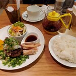 イーモンズ カフェアンドバー - 