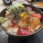 Kuruma Zushi - 板さん丼（まかない丼） 1000円
                      ご飯大盛り無料、赤だし・惣菜付き