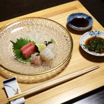 日本料理 鎌倉山倶楽部 - ひらめの薄造り、マグロとさわらの炙り、はも（淡路）の焼き霜づくり