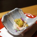 日本料理 鎌倉山倶楽部 - 毛蟹とウニの飯蒸し 酒盗ソースがけ