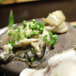 日本料理 鎌倉山倶楽部 - イワガキの陶板焼き