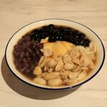 台北茶房 - 豆腐臭あり。ピーナッツは柔らかめ。