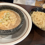 ら～めん のとやま - 石鍋？でぐつぐつ煮えたぎる濃厚なつけ麺。