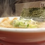 博多豚骨ラーメン 一純屋 - 中華そば(醤油) ¥800