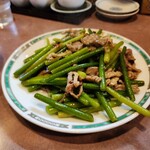中華料理 喜楽 - 豚肉とニンニクの芽炒め