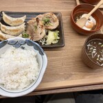 Nikujuu Gyozanodandadan - 焼き餃子・チャーシューランチ