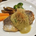 キッチン ブルー グローブ - 真鯛ムニエルのアップ