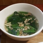 キッチン ブルー グローブ - ほうれん草のスープのアップ