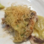 キッチン ブルー グローブ - 上にはカダイフ？