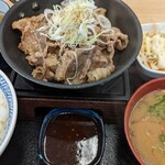 Yoshinoya - 鉄板牛カルビ定食+変更とん汁(230325)