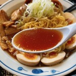 ラーメン 横浜龍麺 - スープ