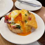 クリントン・ストリート・ベイキング・カンパニー 南青山店 - エッグベネディクト入刀！