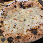 Pizzeria Bakka M'unica - 4種類のチーズとはちみつ